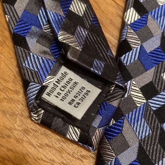 Geoffrey Beene Silk Geometric Brocade Black Blue Grey White Tie - Picture 4 of 7